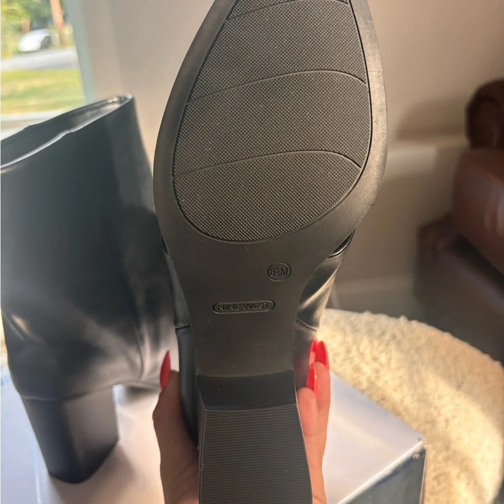 Nine West Chaye Booties Black Leather New In Box Women's Size 8.5. Slouchy Ankle - Picture 10 of 12